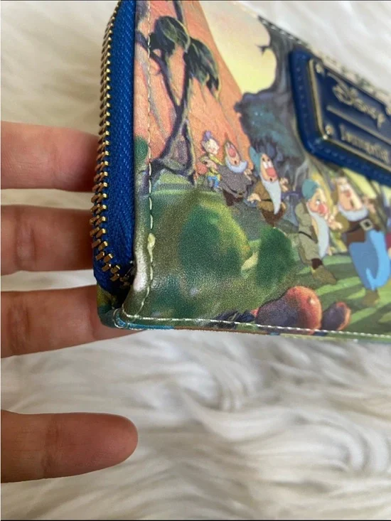 Disney Loungefly Snow White Scenes Ziparound Wallet - Picture 3 of 8